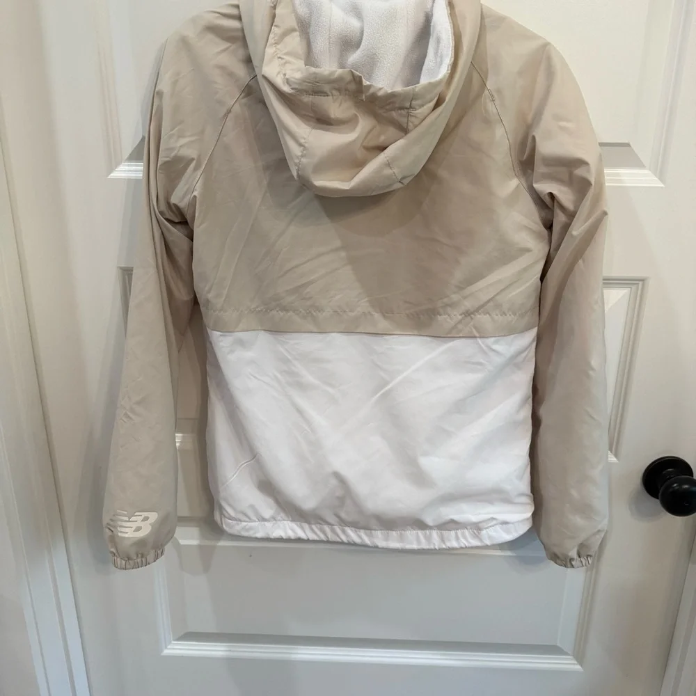 New Balance Fleece Lined Windbreaker Jacket Tan & White XS